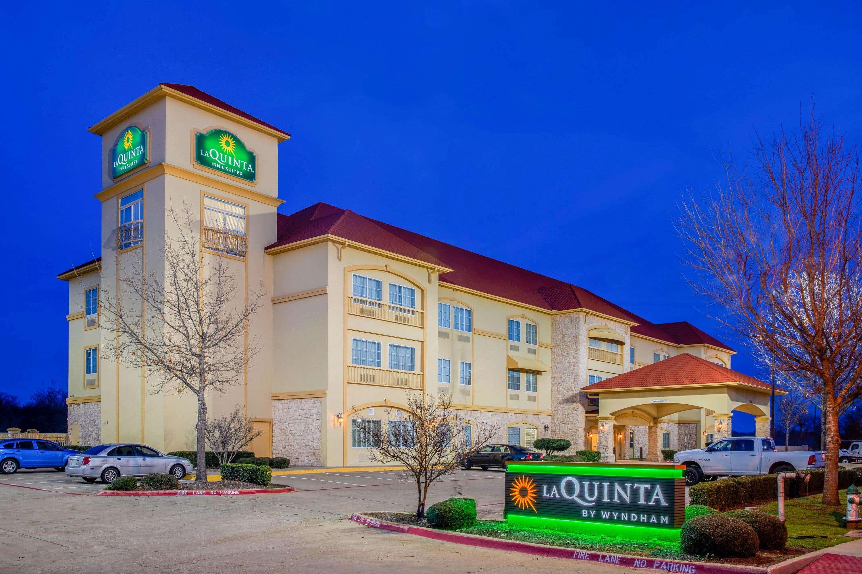Отель La Quinta By Wyndham Эннис Экстерьер фото